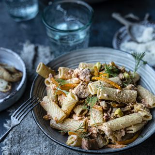 Rezept für einfache Lachsnudeln - bitzschnell und cremig!