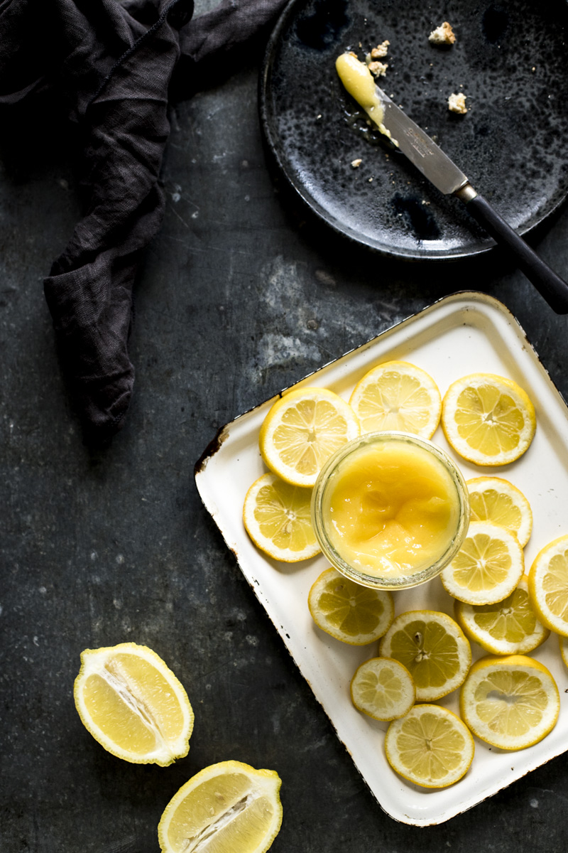 Lemon Curd: diese köstliche Zitronencreme ist ein Klassiker auf Toast, zu Torten, Eis und Desserts #lemoncurd #zitronen #dessert #rezept
