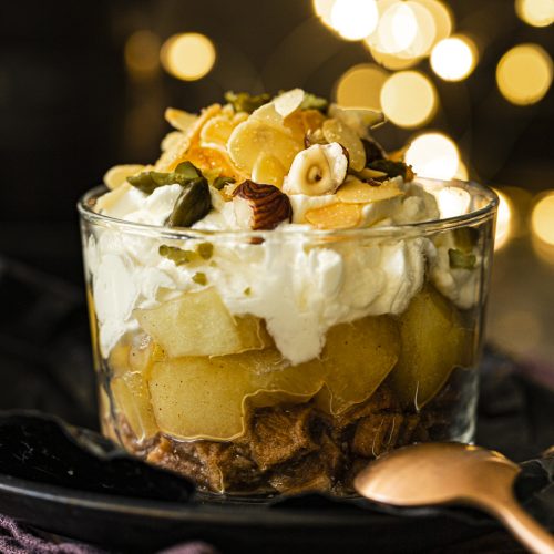 Bratapfel-Tiramisu mit Spekulatius im Glas - das perfekte Weihnachts Dessert! schnell, einfach und lecker #Weihnachtsdessertimglas #dessertimglas #weihnachtsdessert #winterdessert #dessert #bratapfel #rezept