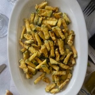 Frittierte Zucchini – griechische Vorspeise Mezedes